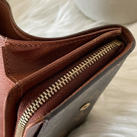 LOUIS VUITTON BIFOLD MONOGRAM WALLET - Picture 10 of 16